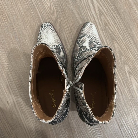 NWOB Snakeprint Booties - Picture 6 of 9